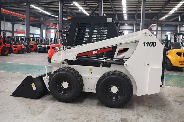 ����-��������� HY-1100 (���������������-1100 ��., ������� ��� -3700 ��., ����� �����-0,55 �3, �������� ���������-75 �.�.)