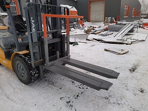 Вилочный опрокидыватель контейнеров ВОК-1200