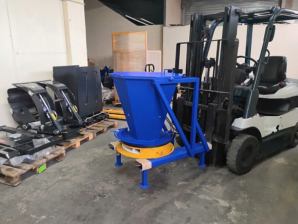 Пескоразбрасыватель для вилочного погрузчика, Объем "0,23" м3 Пескоразбрасыватель для вилочного погрузчика, Объем "0,23" м3