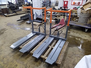 Вилочный опрокидыватель контейнеров ВОК-1200